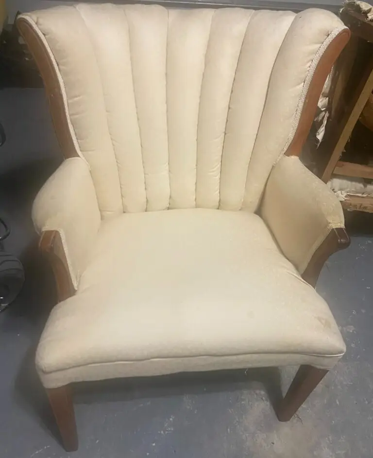 antique arm chair before (edited)